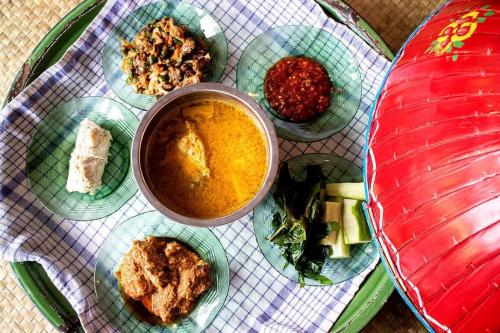 4 Makanan Nusantara yang Ada di Film Aruna dan Lidahnya